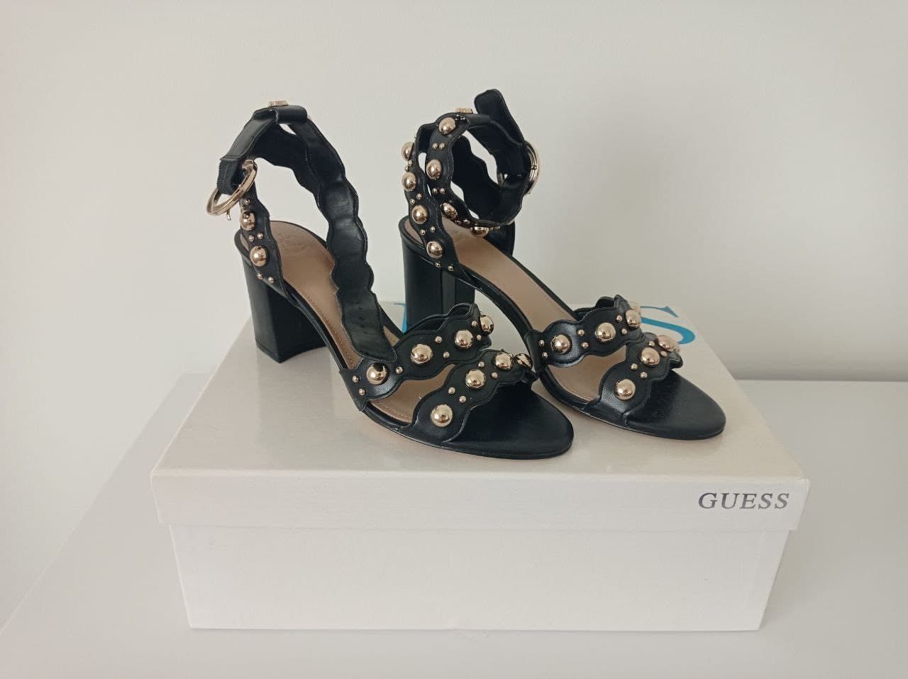 Sapatos alto Guess 37