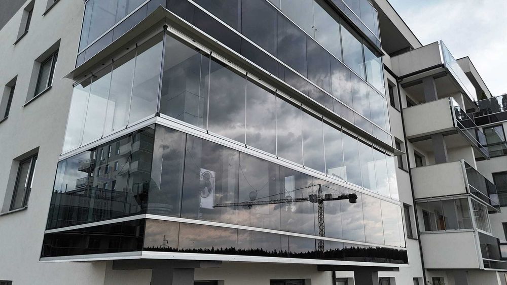 Aluminiowa zabudowa balkonu, zadaszenie tarasu, wiatrołap, balustrada