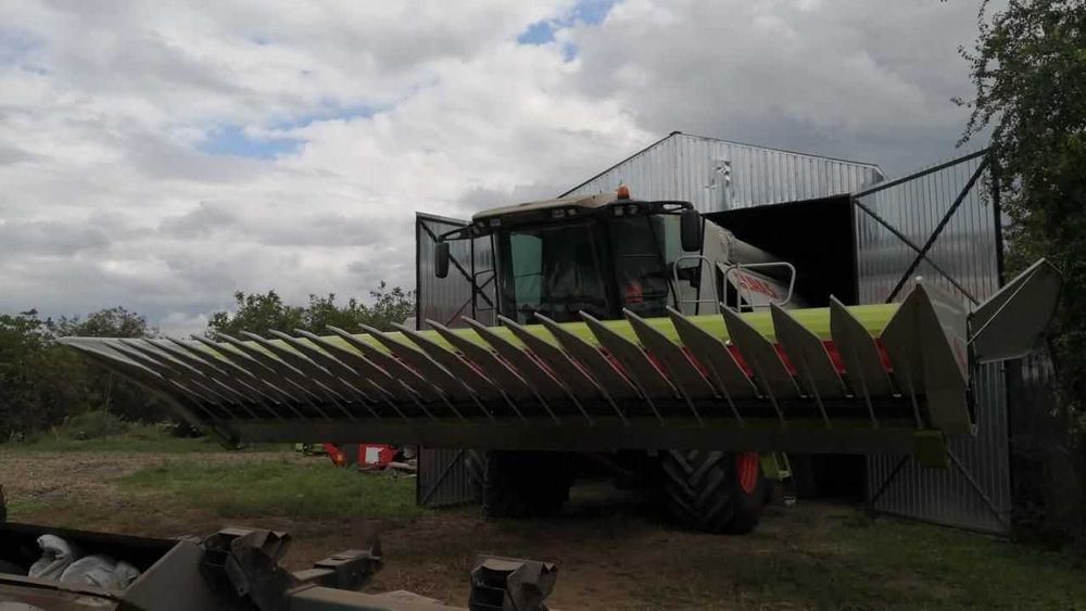 Комбайн + 3 жниварки CLAAS Lexion 570 (2007)