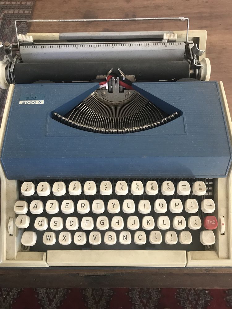 Maquina de escrever ABC 2000s  anos 80 made em Portugal