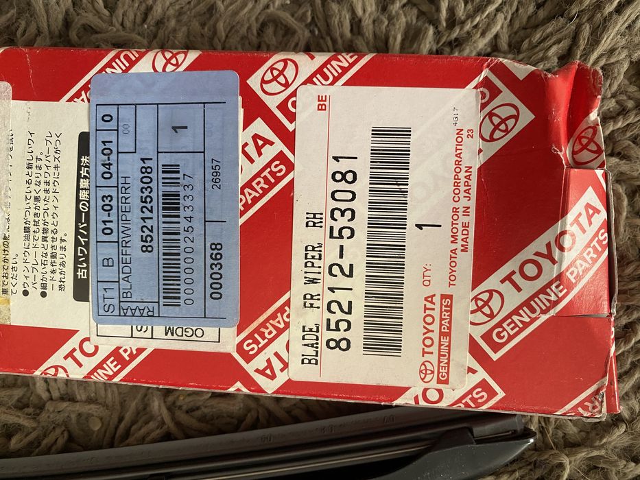 Нова щітка дворник original Toyota 85212-53081