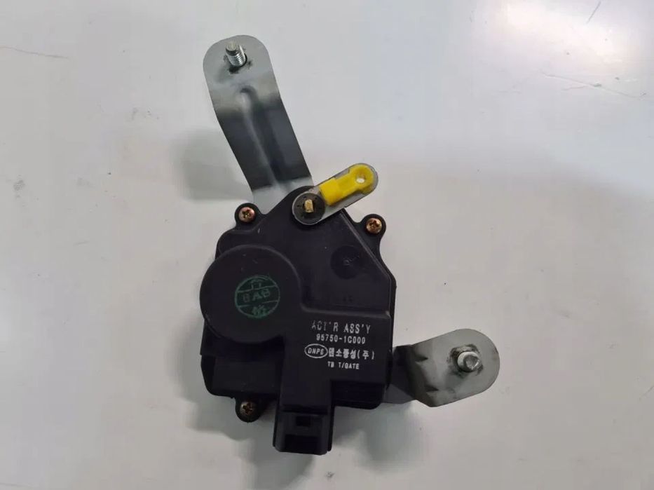 SIŁOWNIK ZAMKA KLAPY BAGAŻNIKA HYUNDAI GETZ 5D