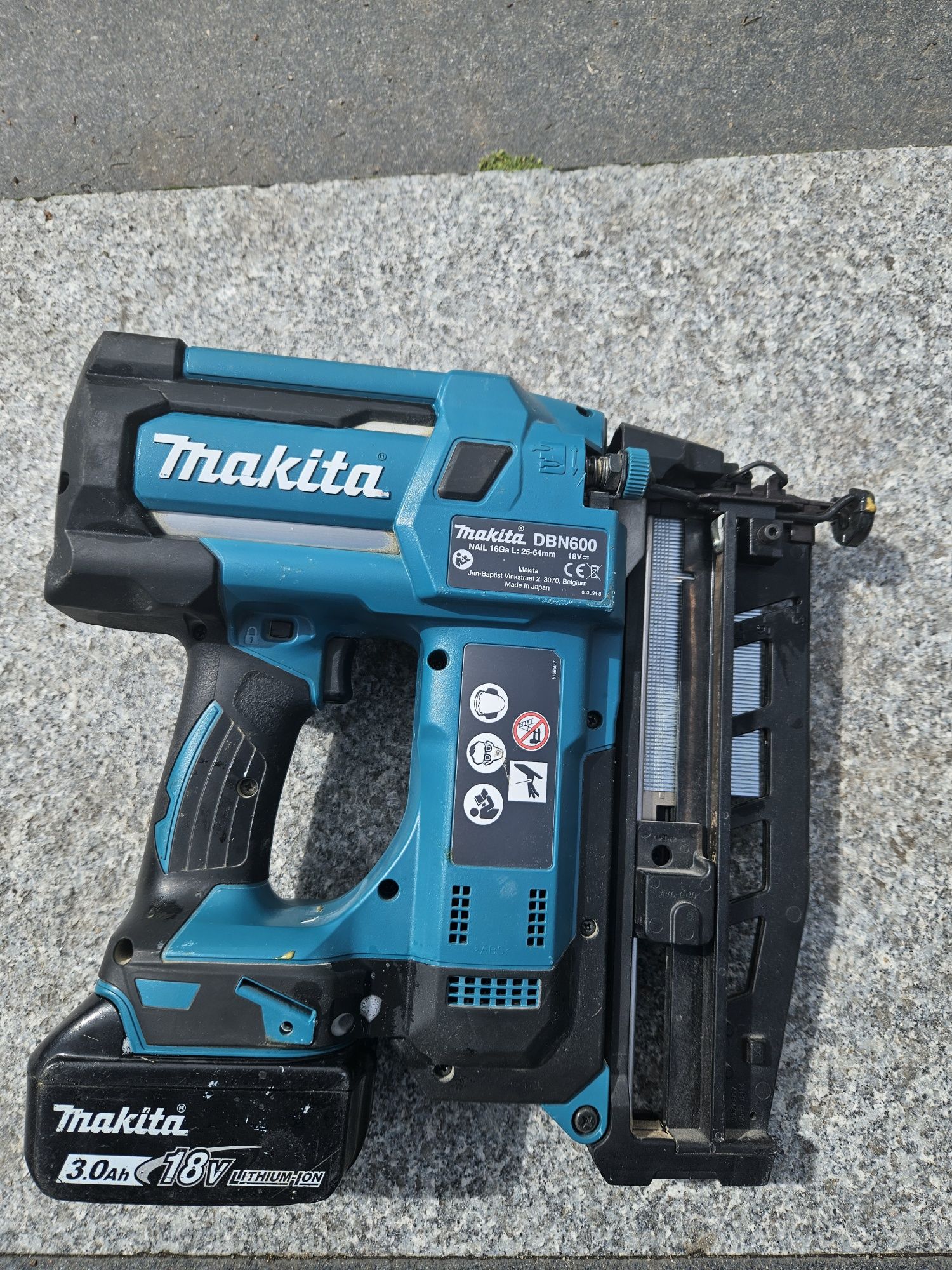 Gwoździarka makita DBN600 z akumulatorem