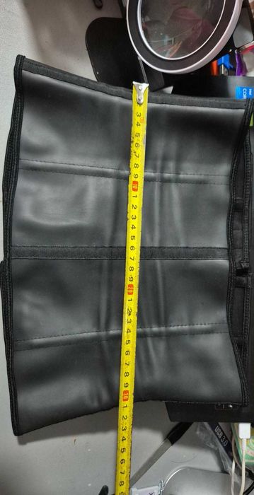 Czarny gorset na hawtkach