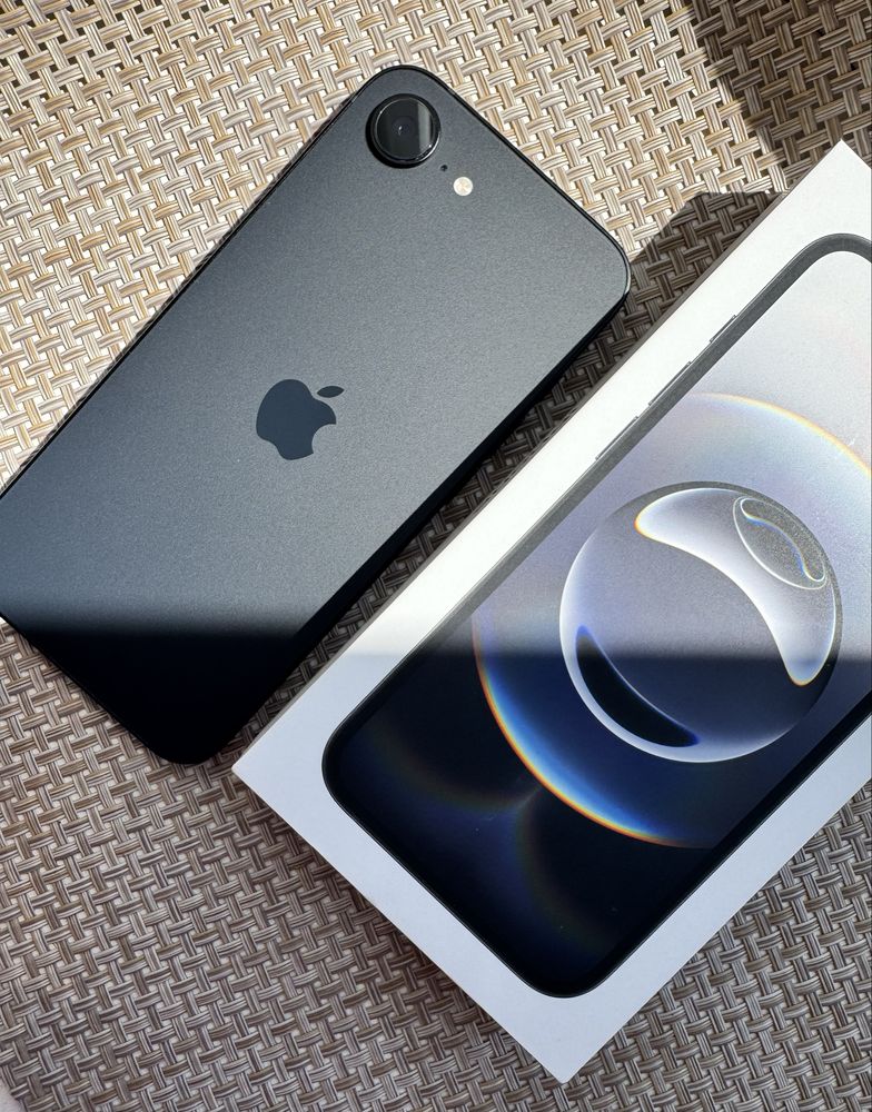 iPhone 16e на 128 ГБ