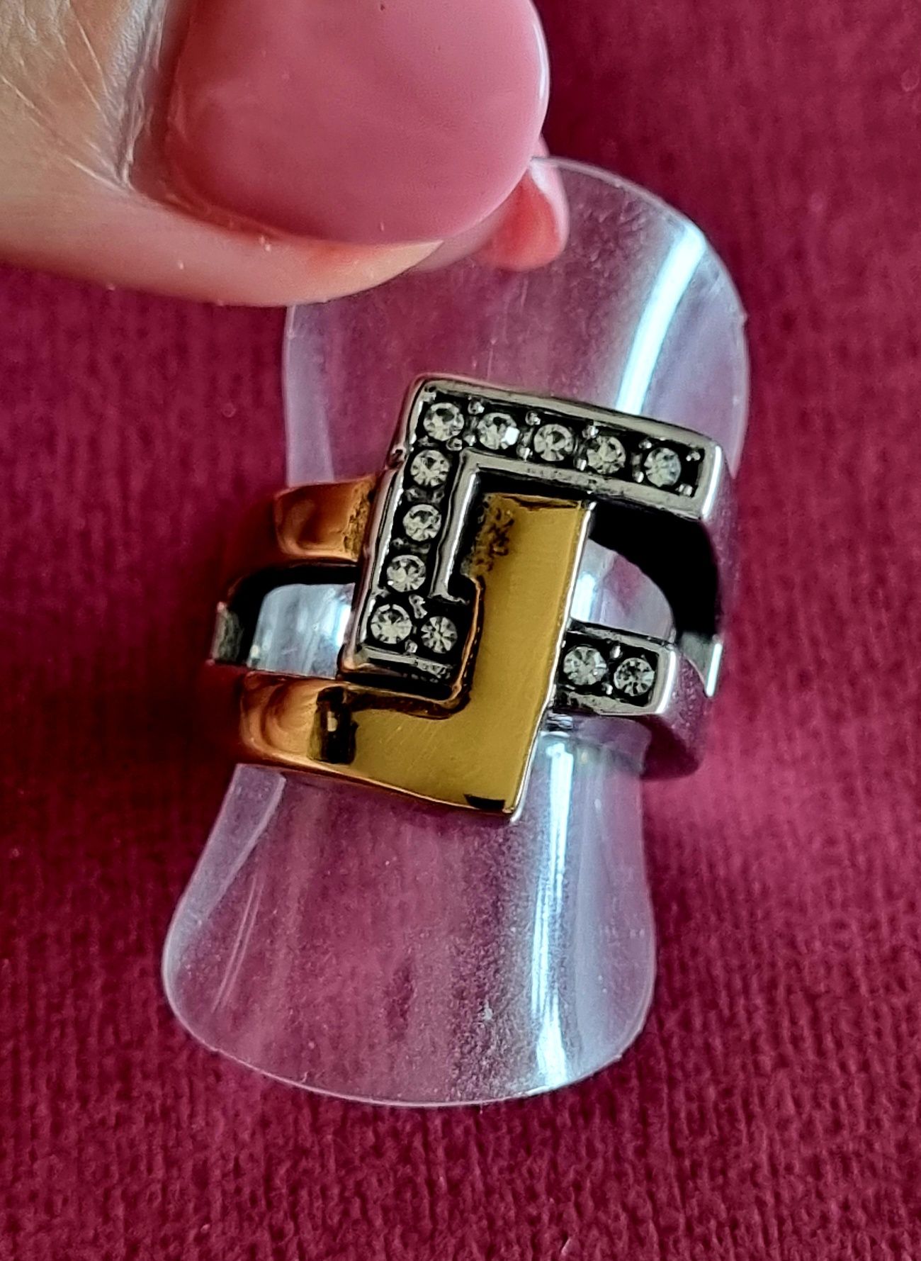 Anel bicolor, em aço, diferente e muito elegante. T17