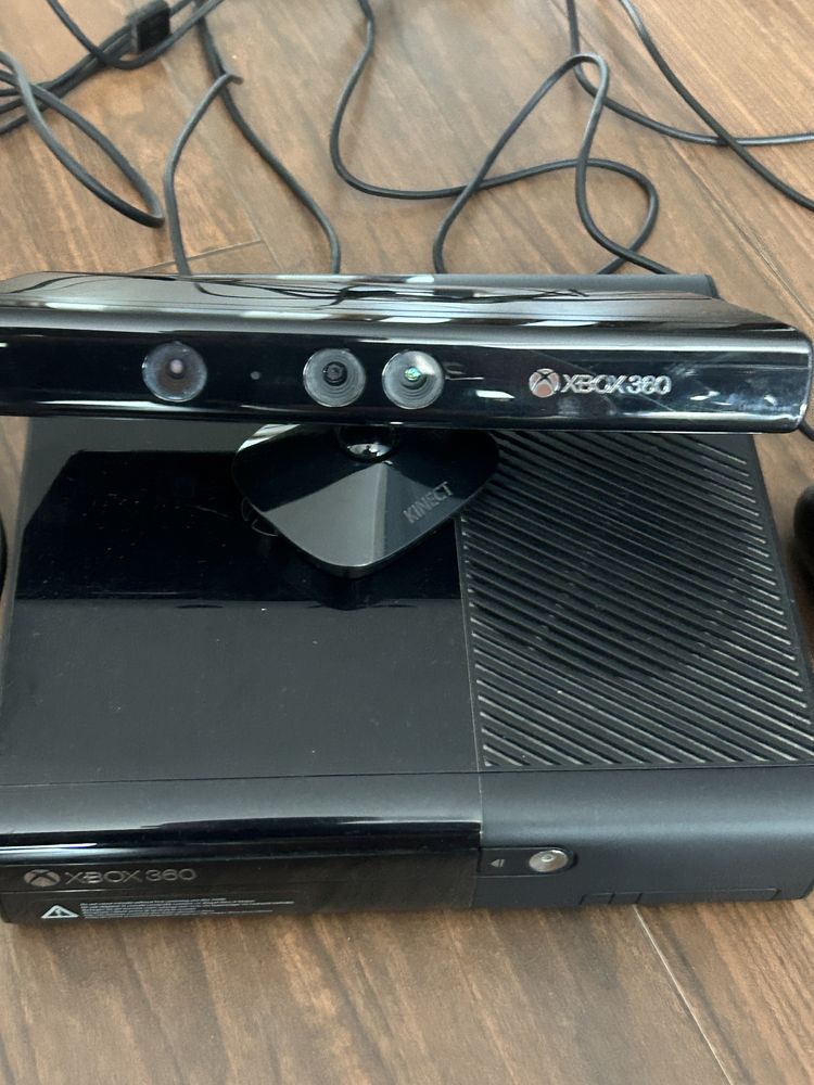 Xbox 360 + датчик руху для ігор і 2 ігри в подарунок