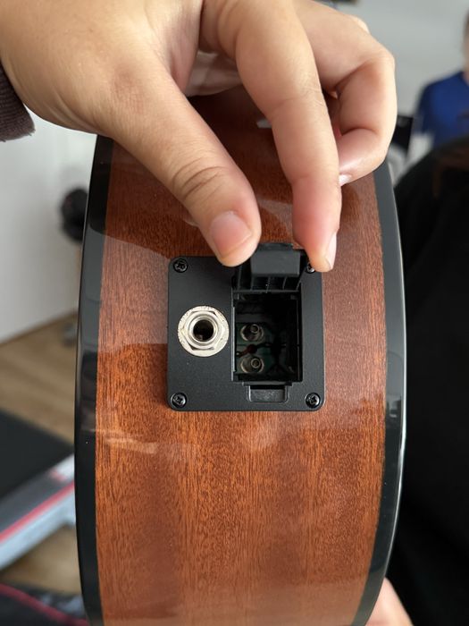 baixo semi acustico fender