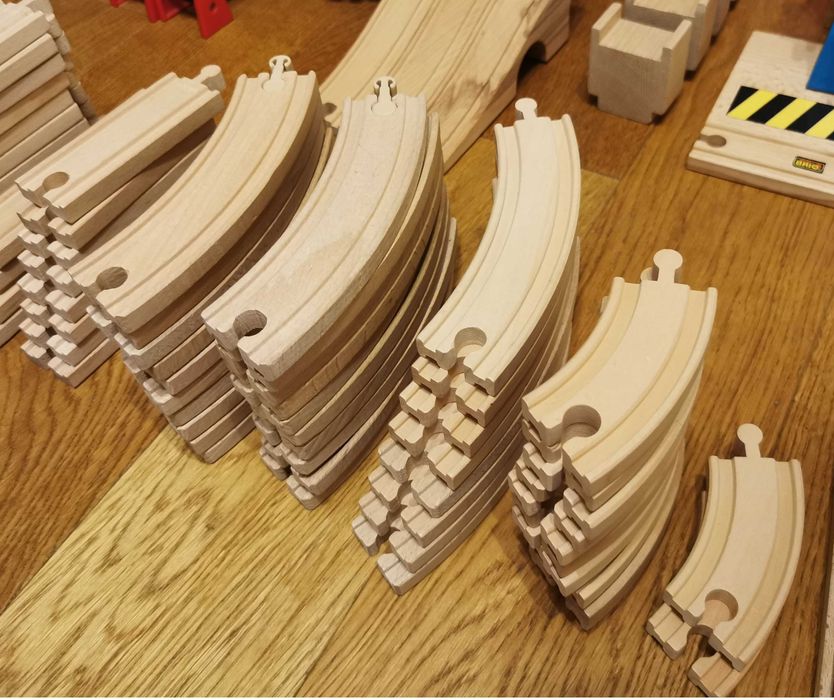 Duży zestaw drewnianych torów IKEA (130 elementów)