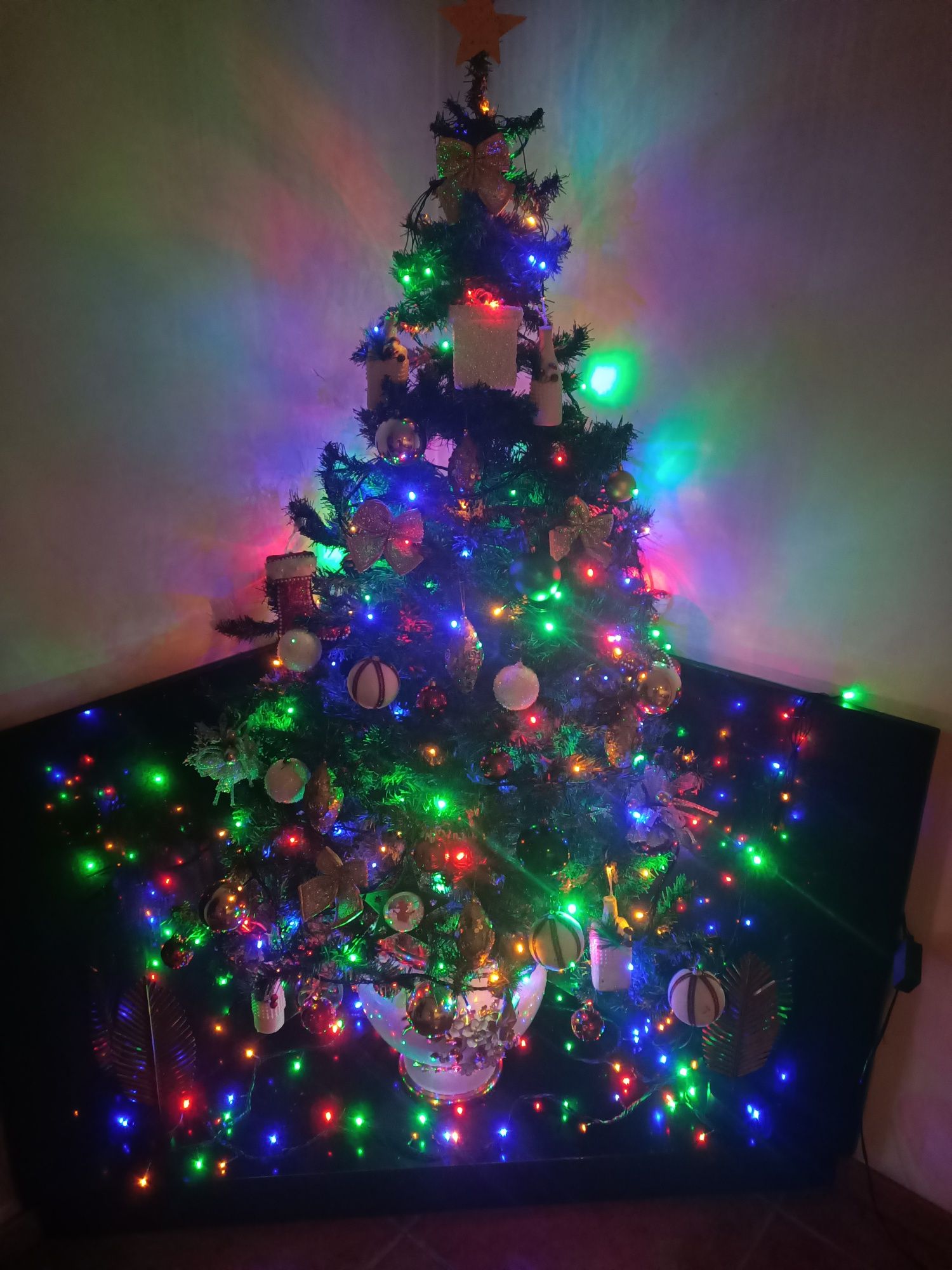 Pinheiro de Natal com decoração