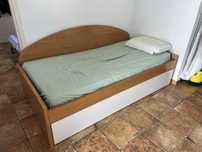 Cama dupla/sofa  com dois colchoes. Entrega é possivel.