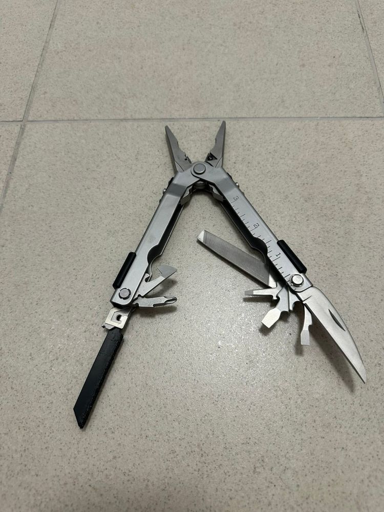 Zestaw Gerber MP-600 woodsman + latarka