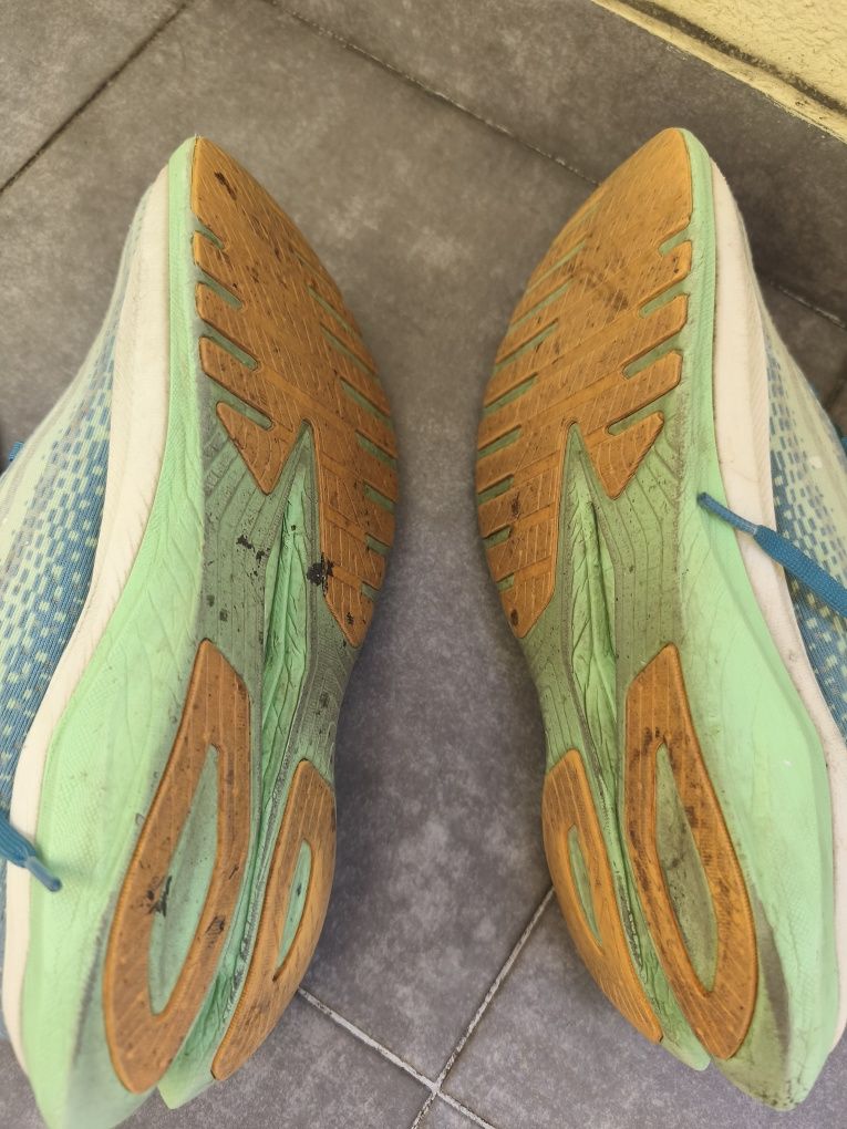 Hoka tennis trail