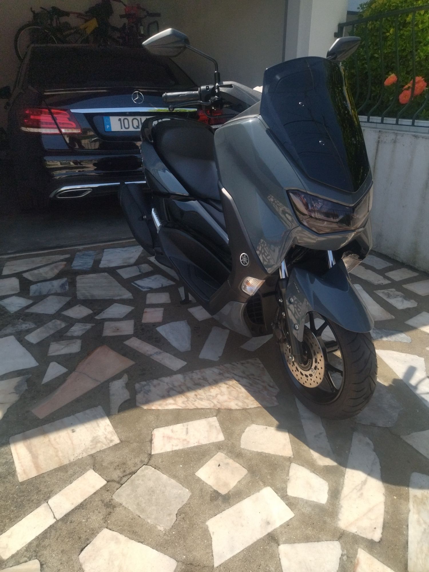 N Max 125 poucos km