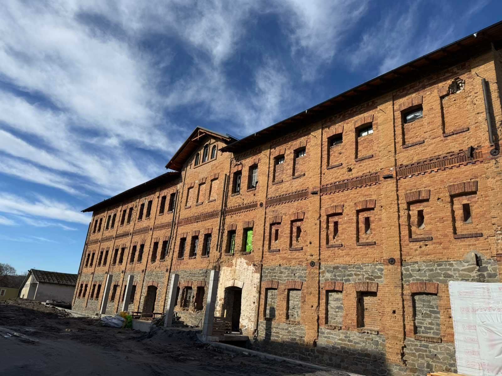 Продаж комплексу комерційна нерухомість м.Полонне