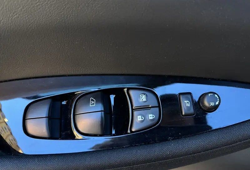 Продам nissan leaf N-Connecta