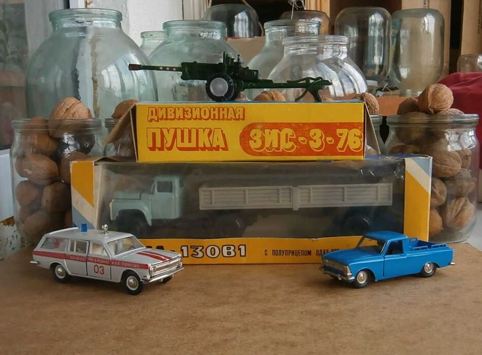 Зил 130 ГАЗ 2402 Волга Скорая Москвич Пикап Зис-3 модель СССР 1:43