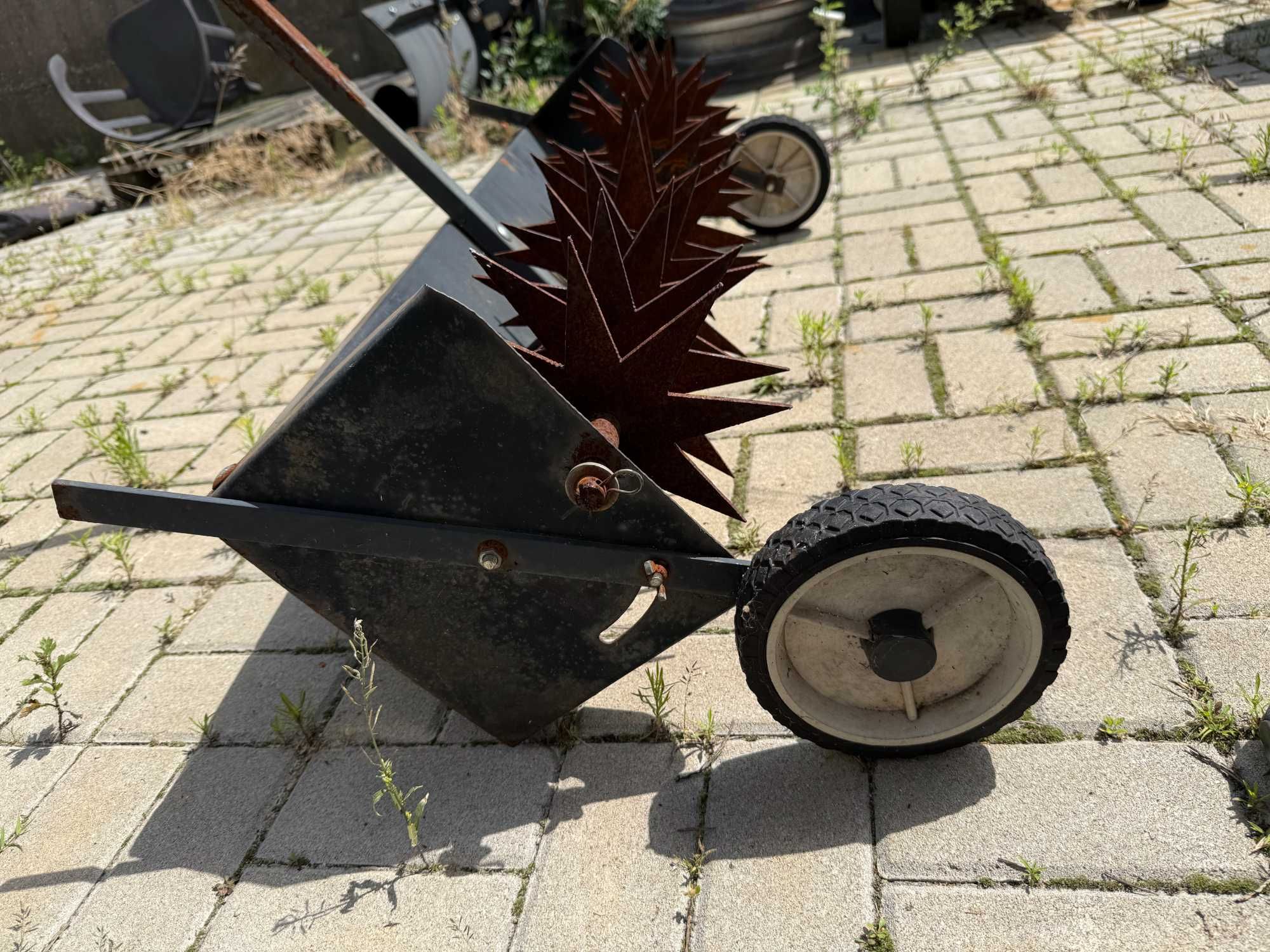 Areator ogrodowy do traktorka / kosiarki – napowietrzanie trawnika