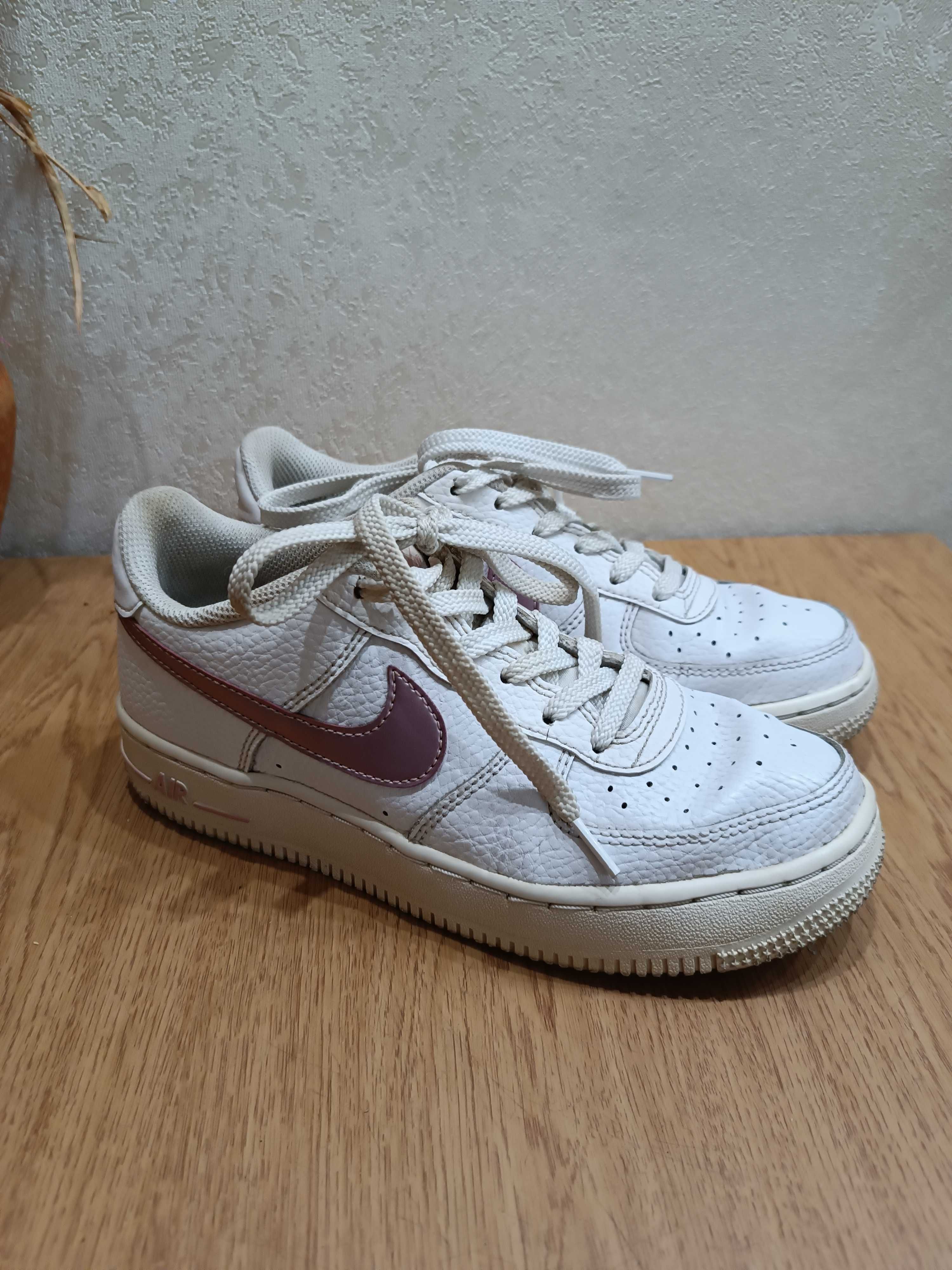 Крассовки Nike, р.36.