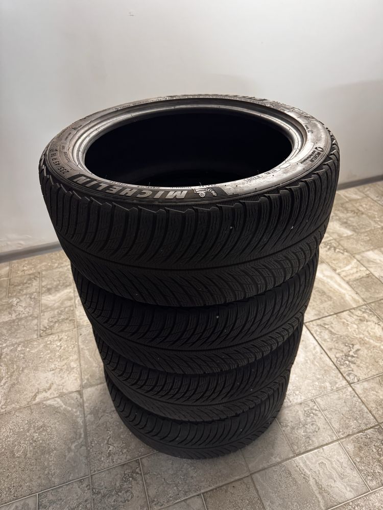 Продам зимние шины 235/45/R18