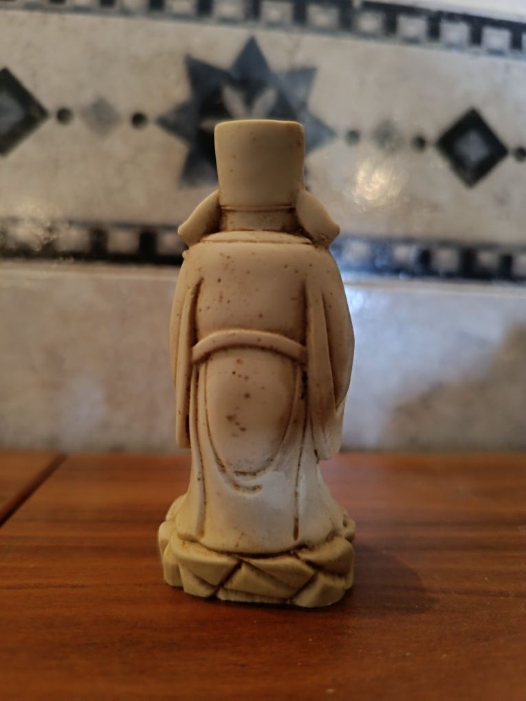 Pequena estatueta oriental