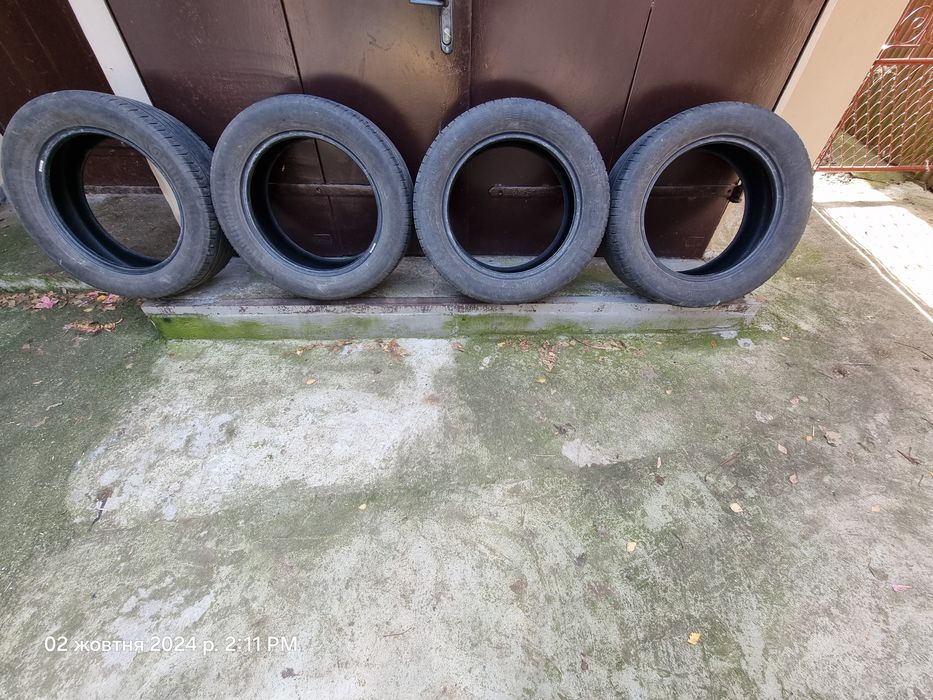 Продам комплект резини.
