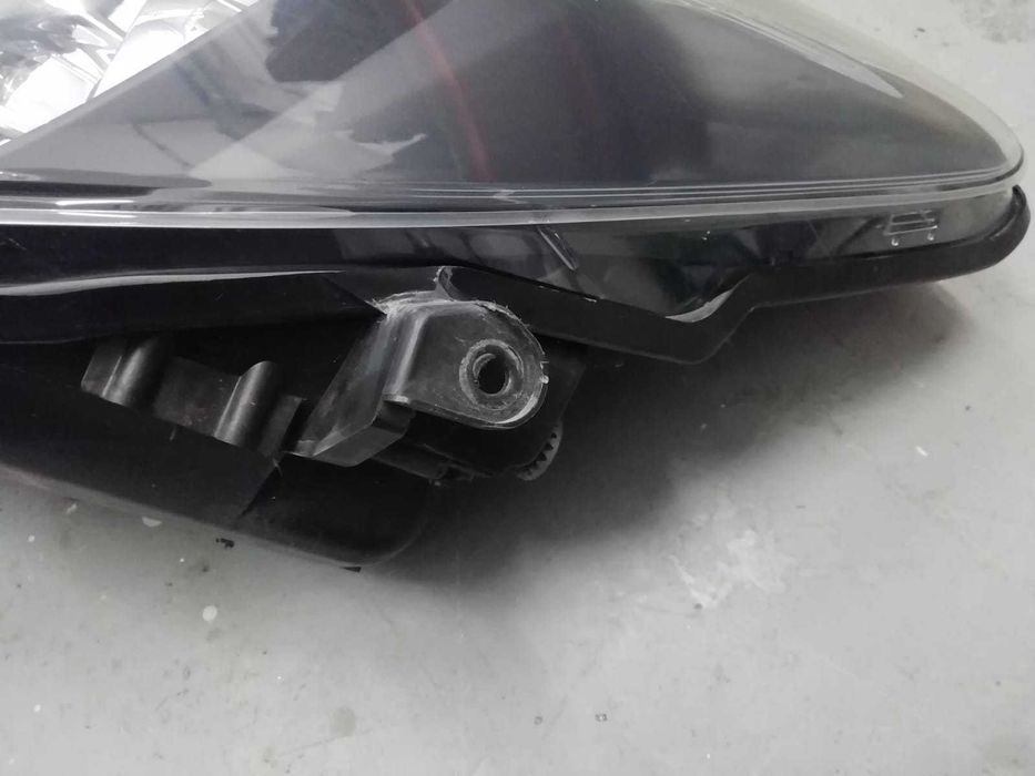 Farol Toyota Yaris Frente Esquerdo