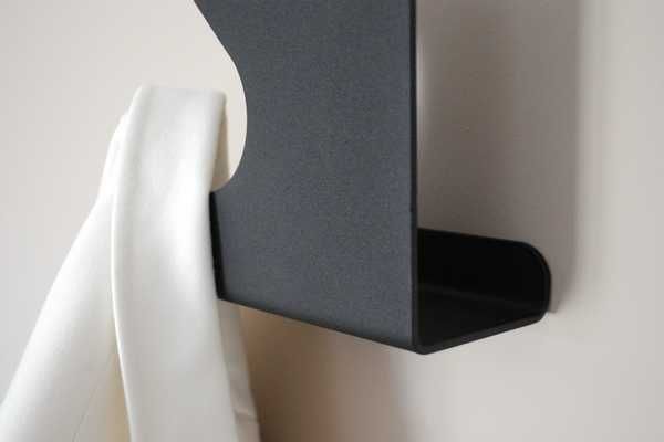 Nowoczesny wieszak na ubrania Wave - modern stalowy malowany proszkowo