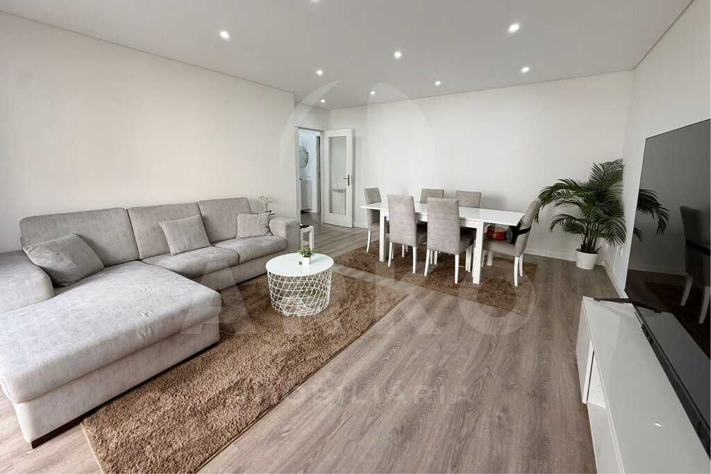 Apartamento T3 Totalmente Remodelado com Terraço em Gandra, Paredes