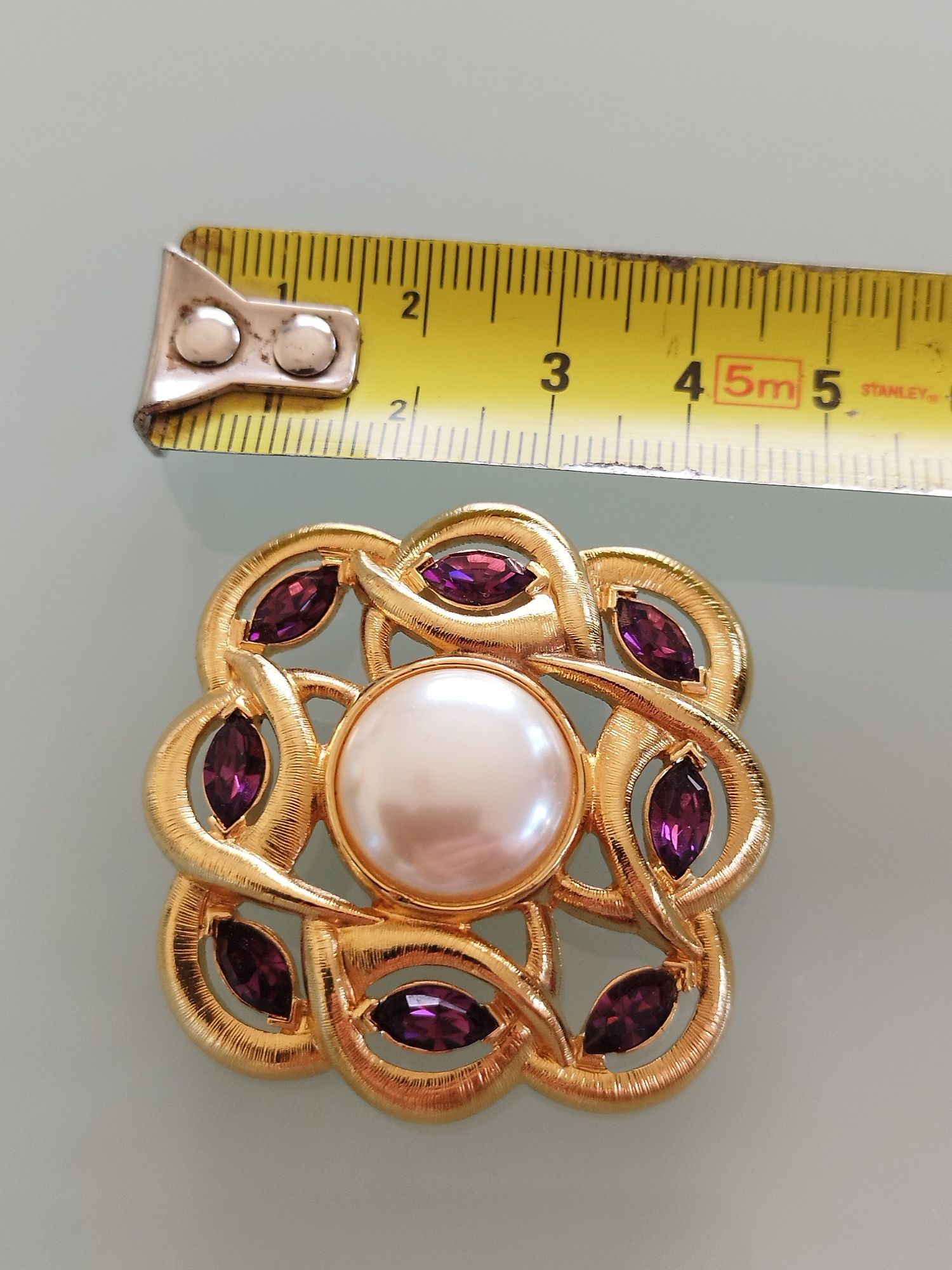 Lindo broche  vintage Monet. Estado muito bom