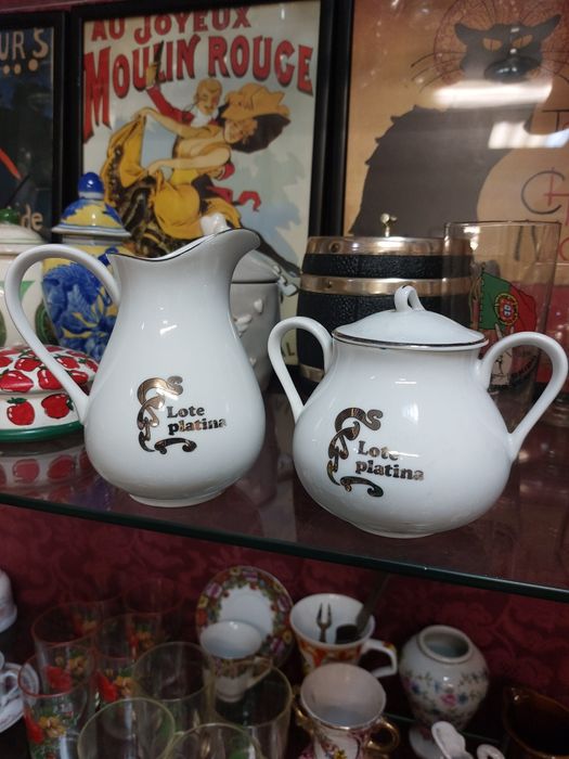 Conjunto de bule e leiteira Delta platina