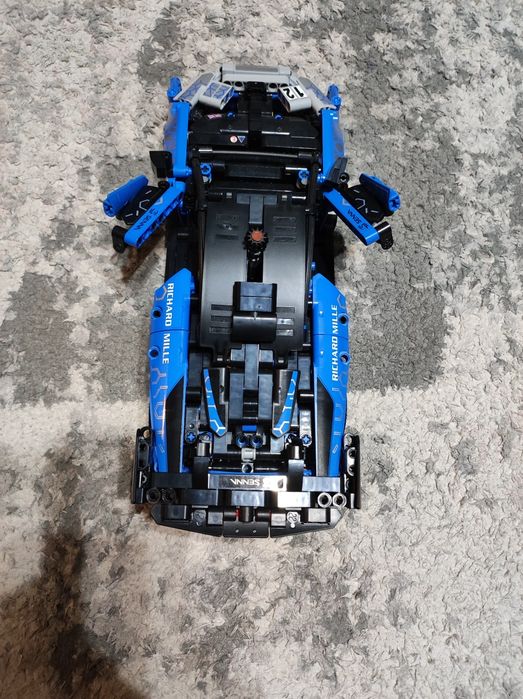 LEGO Technic 42123  McLaren Senna GTR