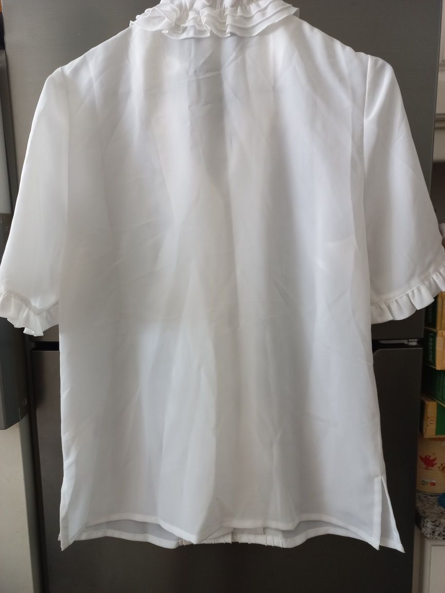 Blusa branca nova com folhos