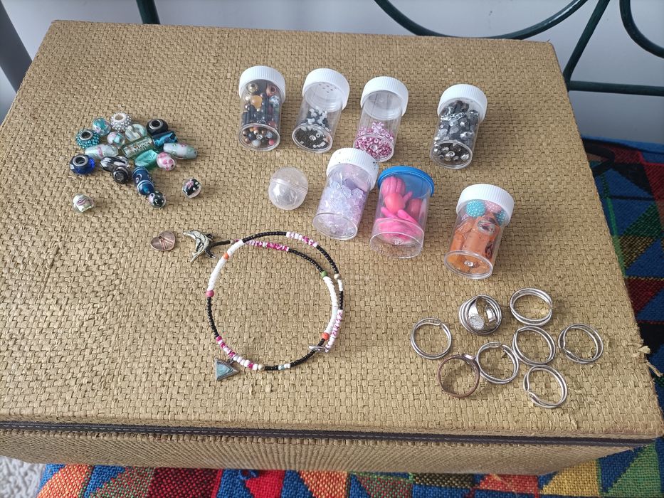 Missangas para fazer manualidades.