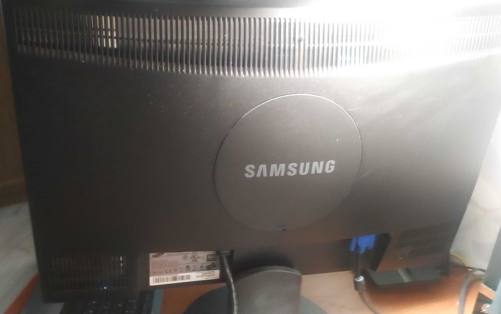 Монітор 24" Samsung 2443BW.