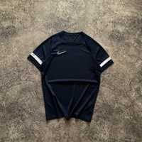 Спортивна Футболка Nike Dri-Fit