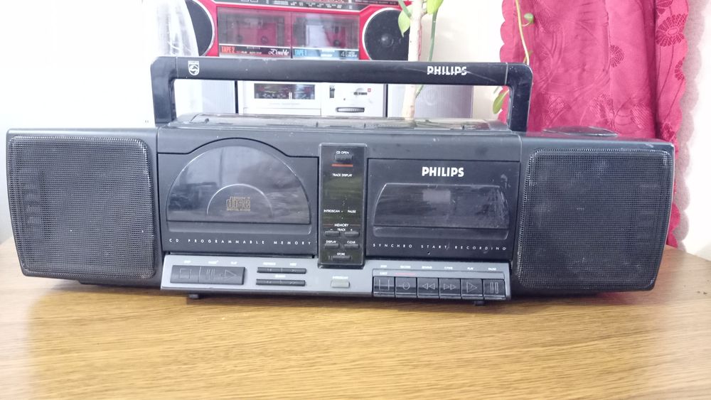 Продам касетну магнітолу Philips 8892
