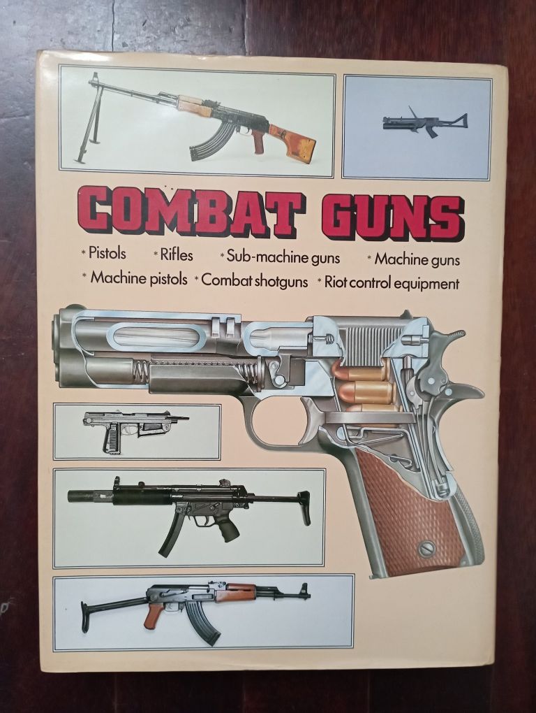 Livro enciclopédia de armas de combate