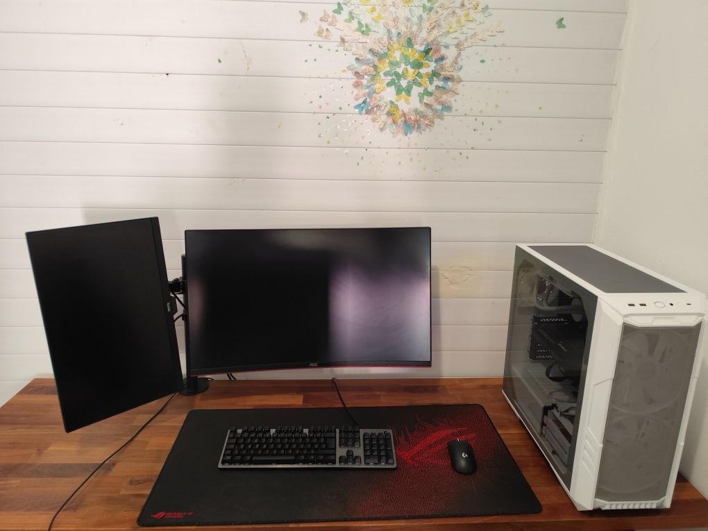 Computador completo pronto para uso.