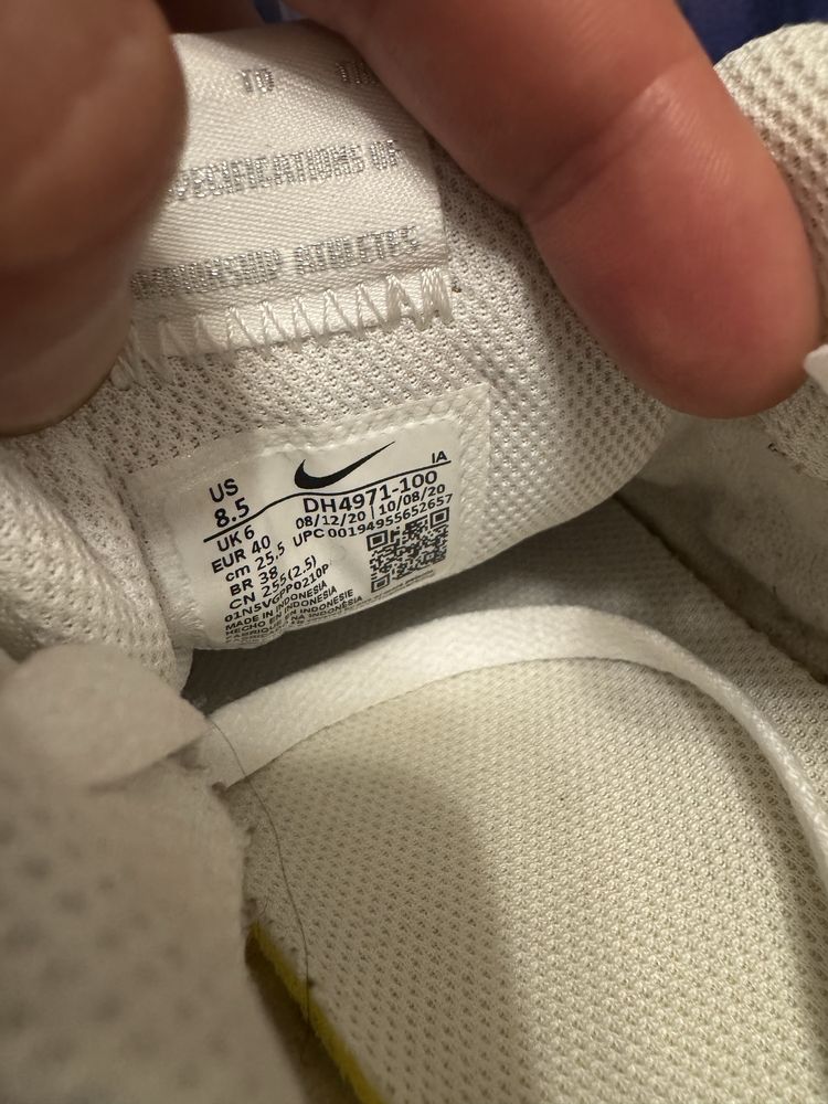 Жіночі кросівки Nike Wmns Venture Runner 40(25,5см) оригінал