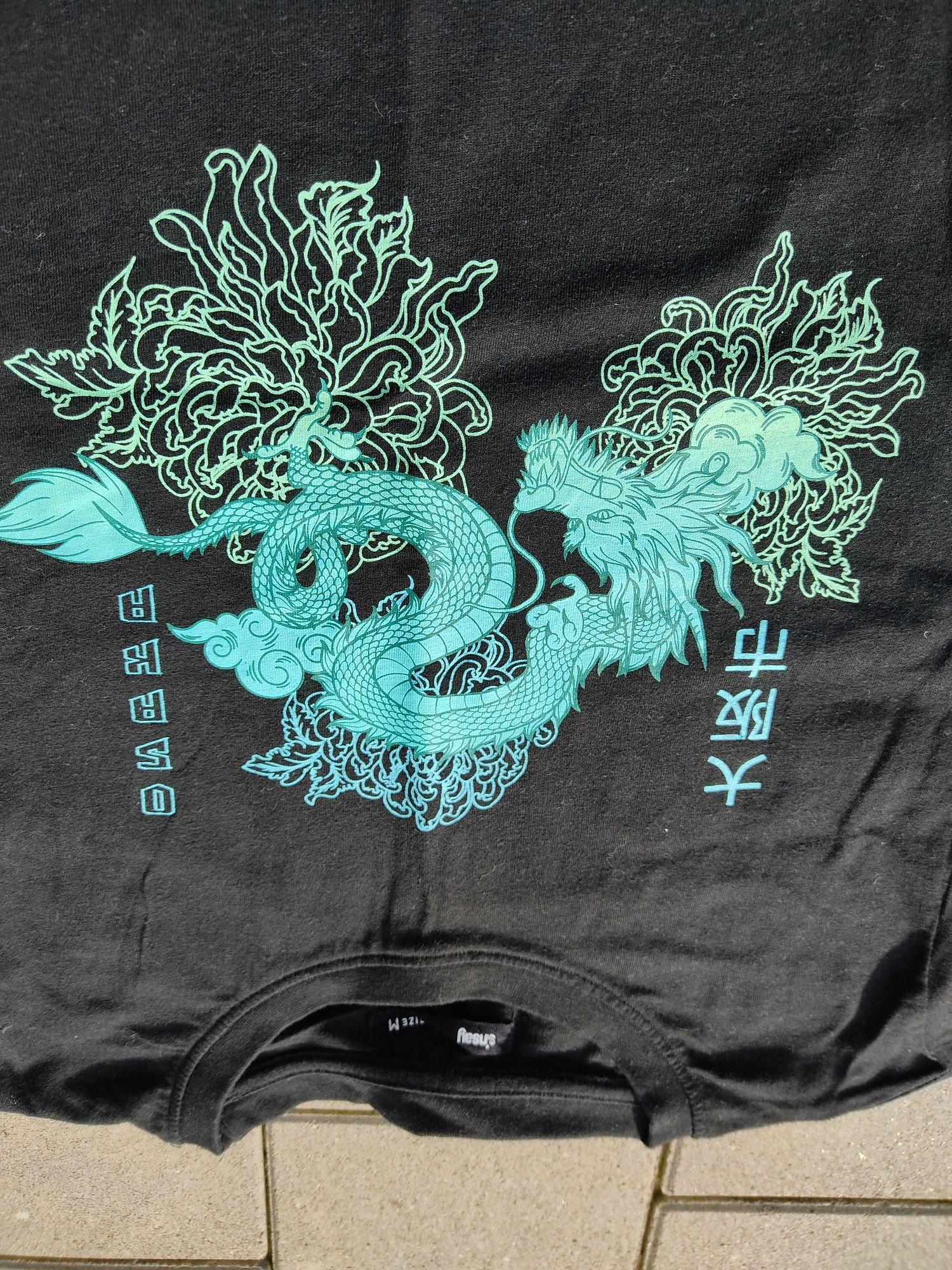 T-shirt / koszulka ze smokiem chińskim. Sinsay. Rozmiar M