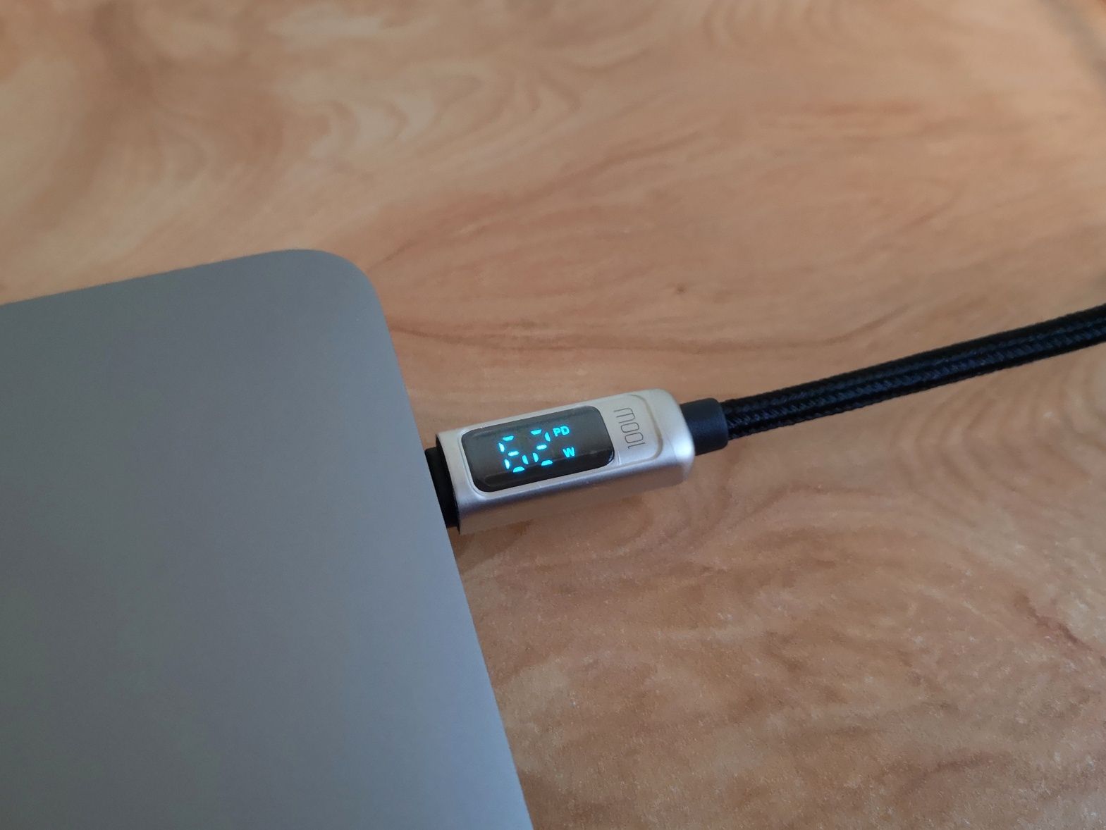 Cabo de carregamento USB-C com ecrã (100 W)