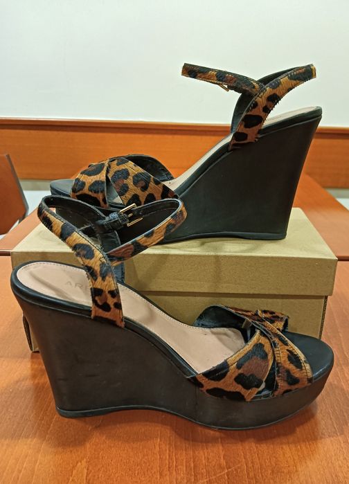 Vendo sandálias Marca AREZZO MADE IN BRAZIL