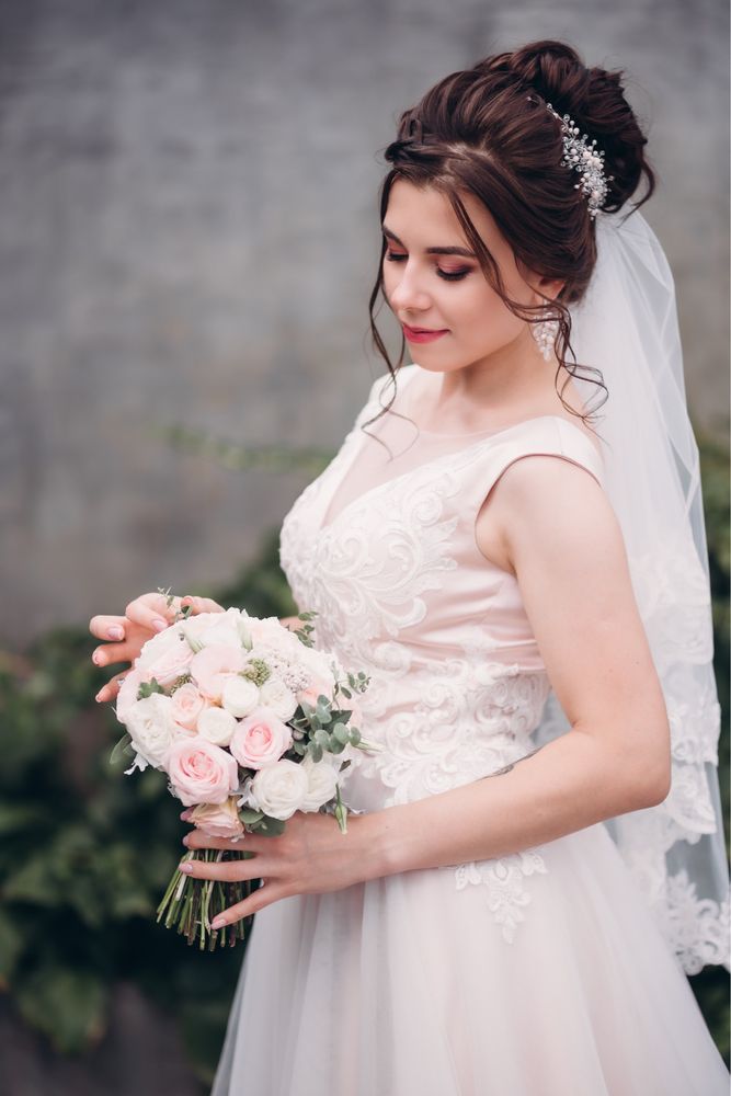 Свадебное нежное платье со шлейфом (фата и чехол в подарок)