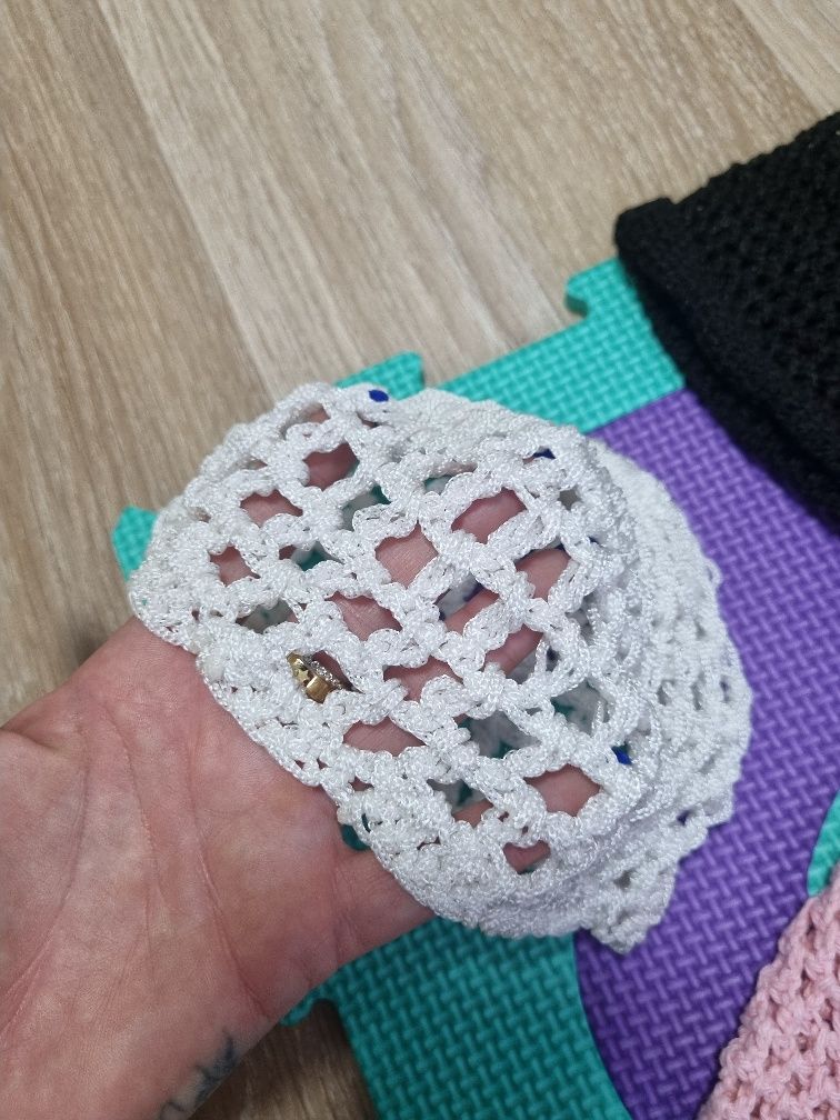 Czapeczki robione na szydełku 3 szt