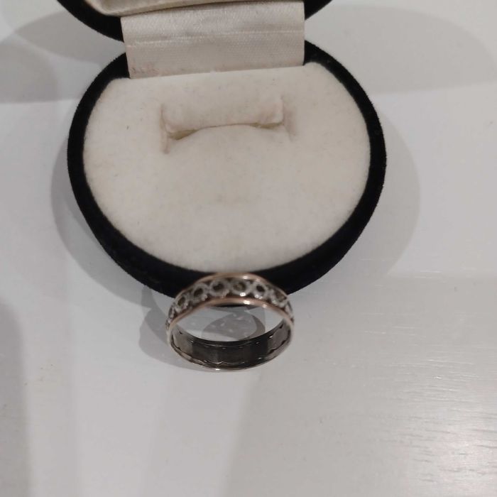 Aliança em prata com bordos em ouro