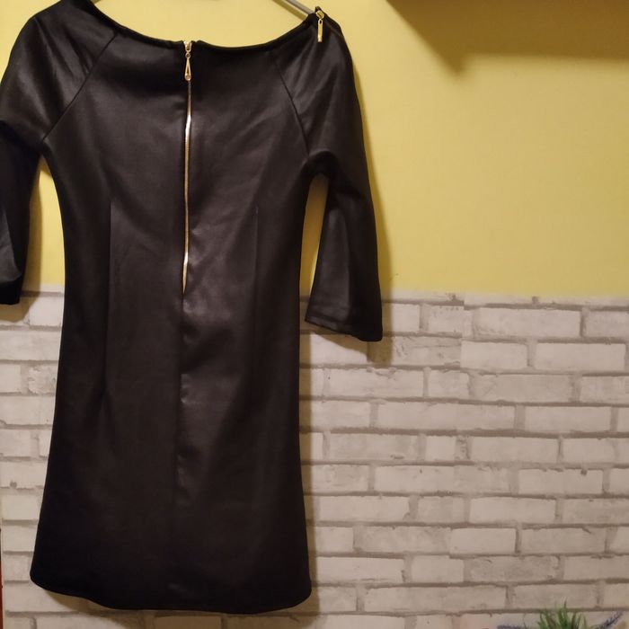 Sukienka mała czarna rozmiar M imitująca skórę