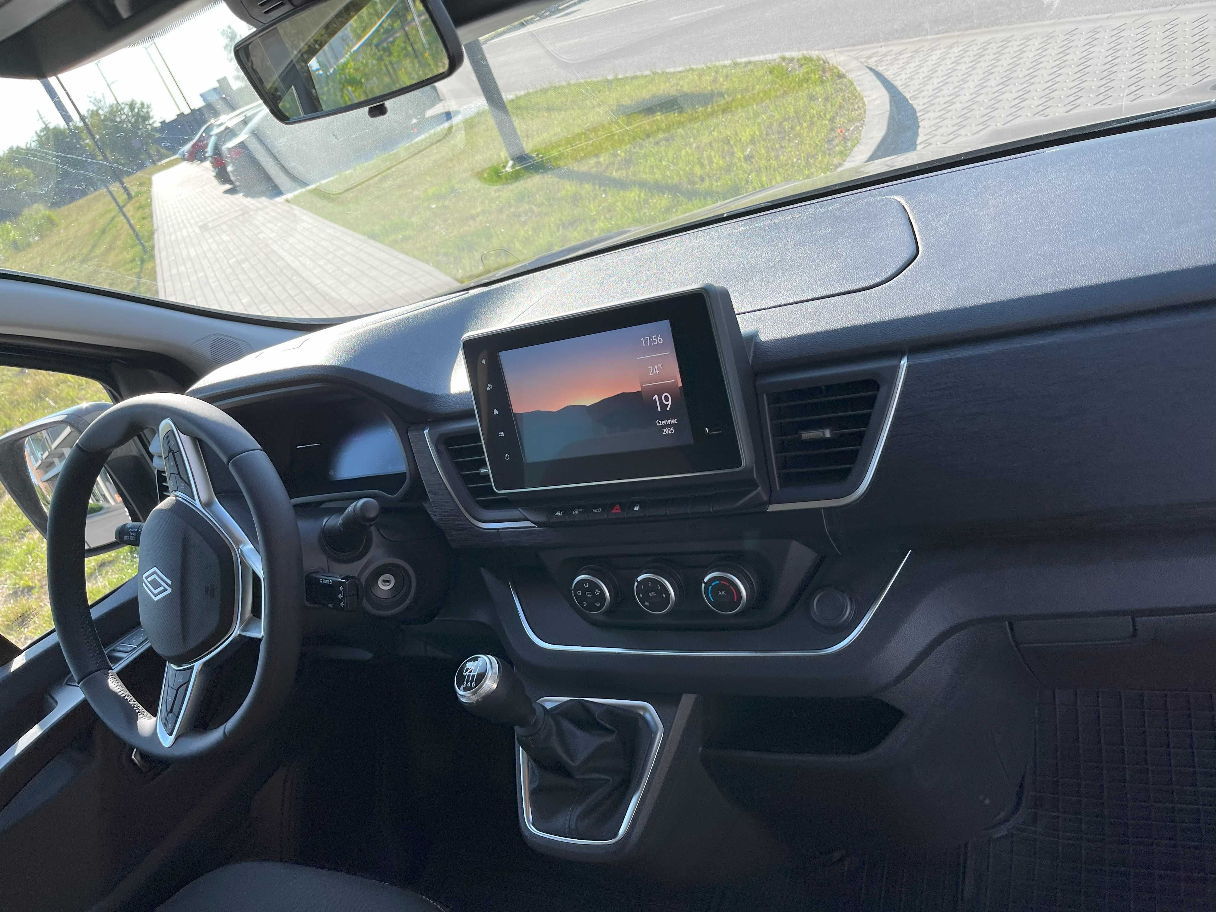 Wynajem 9-osobowego Renault Trafic -  od 240 zł/doba