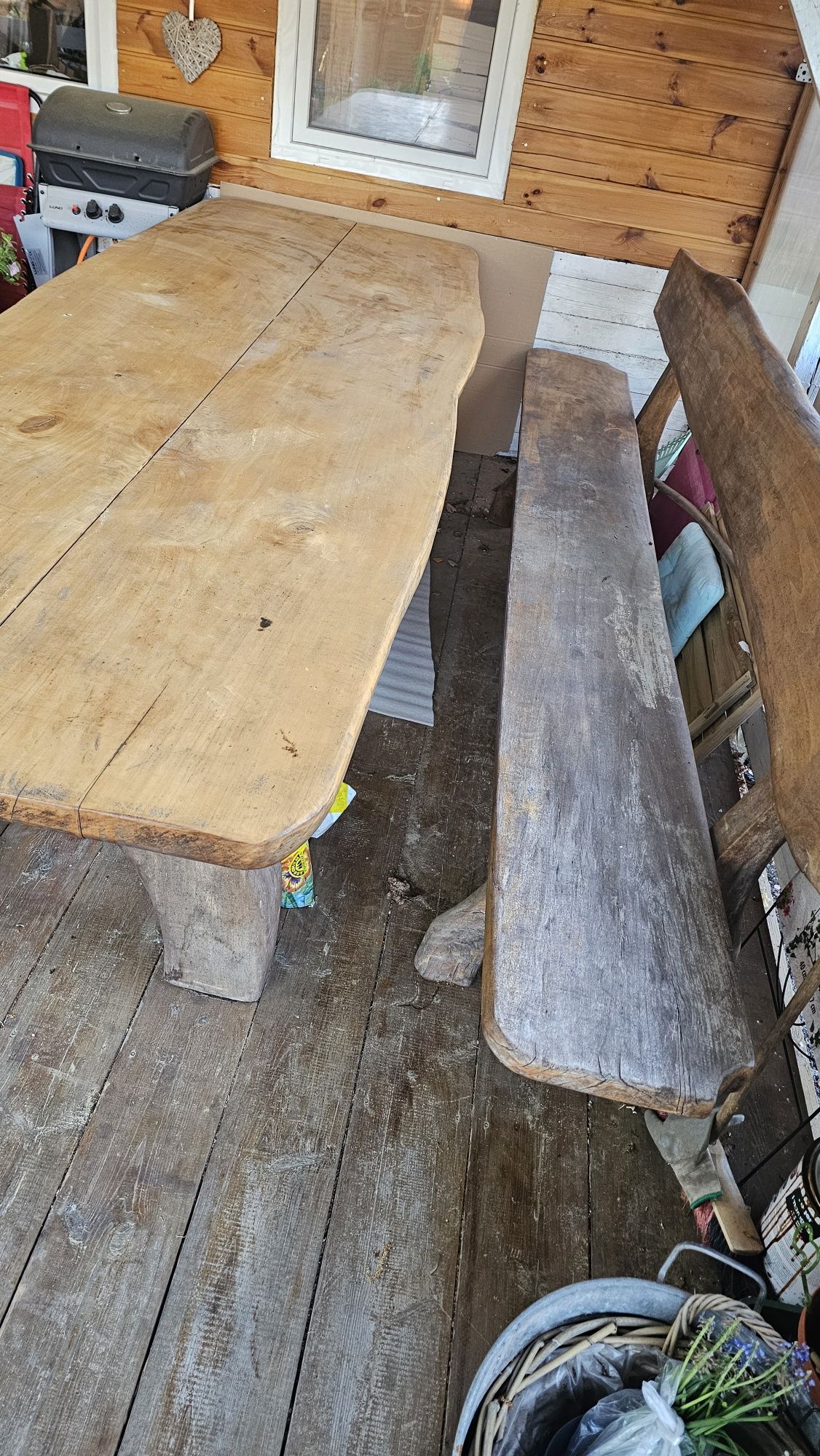 Stół z litego drewna i ławka