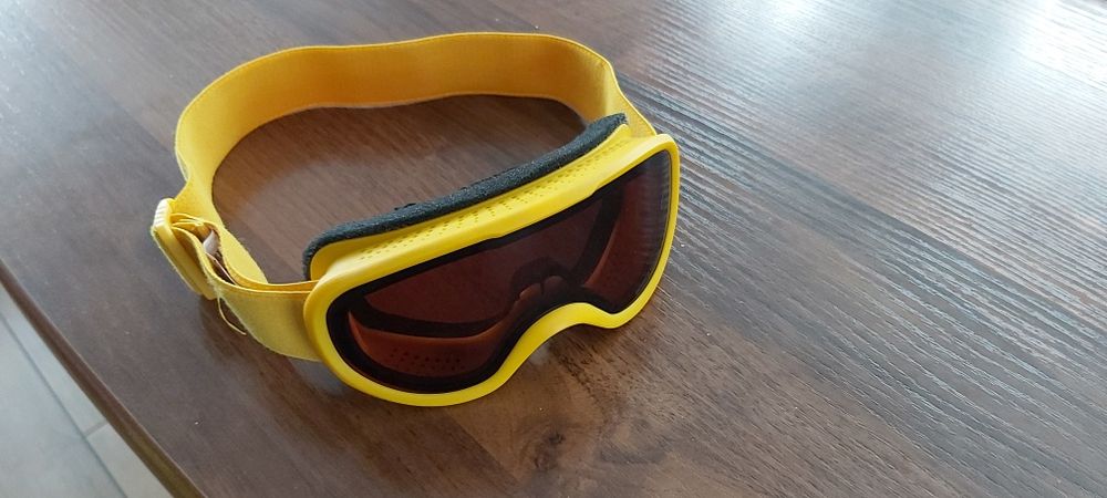 Gogle narciarskie dziecięce.